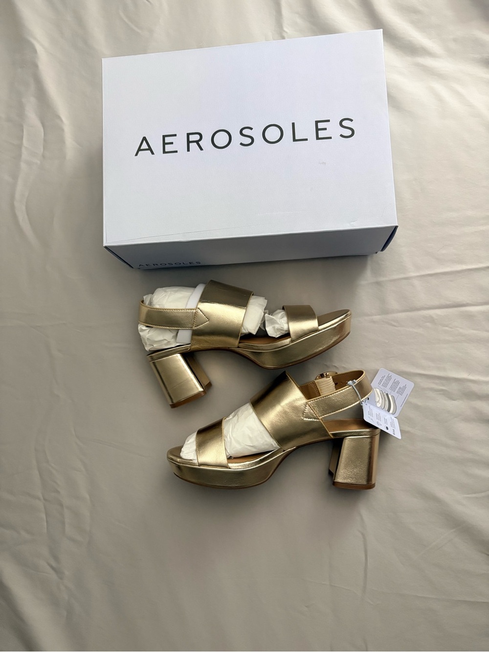 AEROSOLES Camera Heels